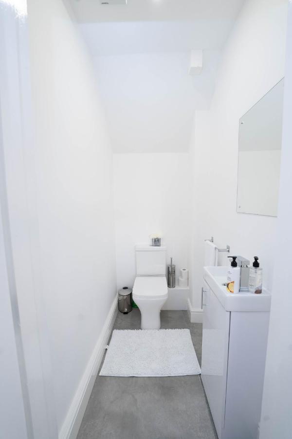 Entire Modern Home With Private Parking For 6/8 Persons Worksop Luaran gambar