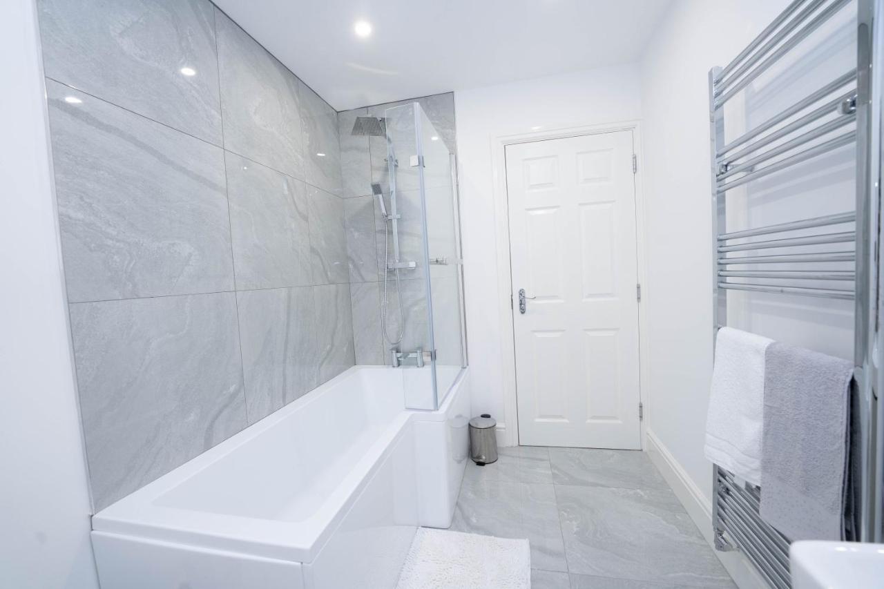 Entire Modern Home With Private Parking For 6/8 Persons Worksop Luaran gambar