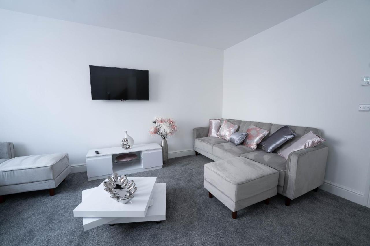 Entire Modern Home With Private Parking For 6/8 Persons Worksop Luaran gambar