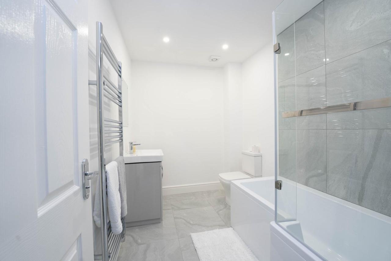 Entire Modern Home With Private Parking For 6/8 Persons Worksop Luaran gambar