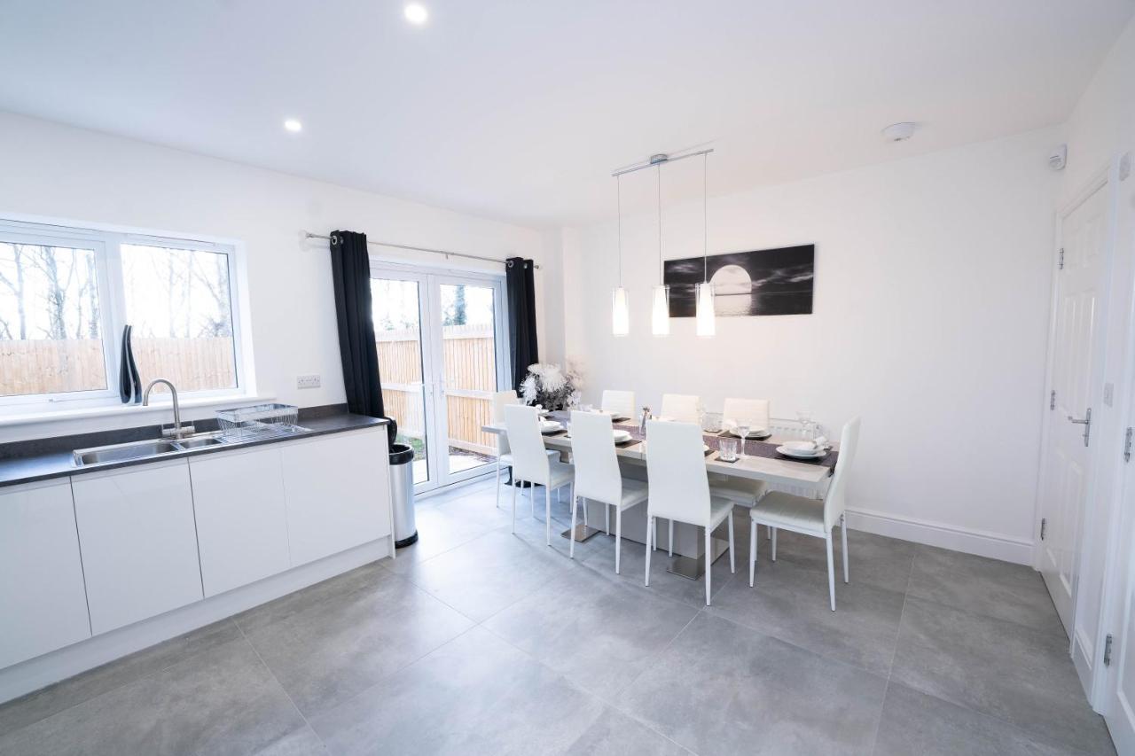 Entire Modern Home With Private Parking For 6/8 Persons Worksop Luaran gambar