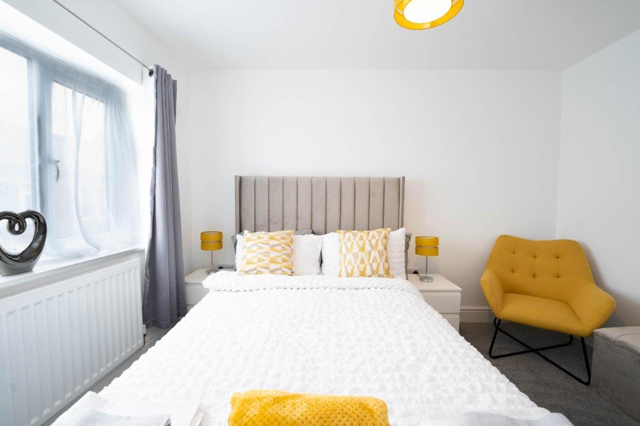 Entire Modern Home With Private Parking For 6/8 Persons Worksop Luaran gambar