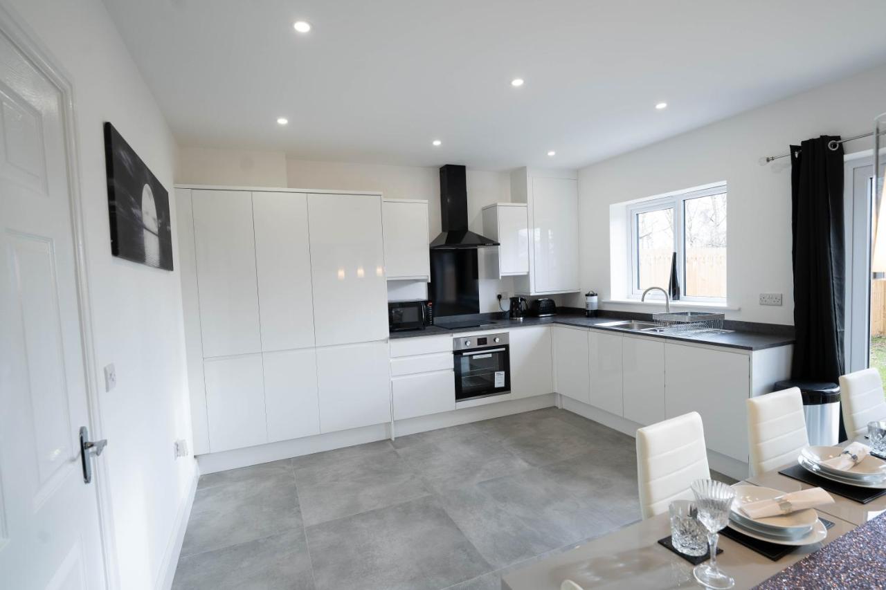 Entire Modern Home With Private Parking For 6/8 Persons Worksop Luaran gambar