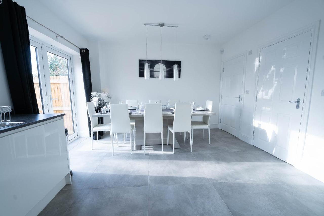 Entire Modern Home With Private Parking For 6/8 Persons Worksop Luaran gambar