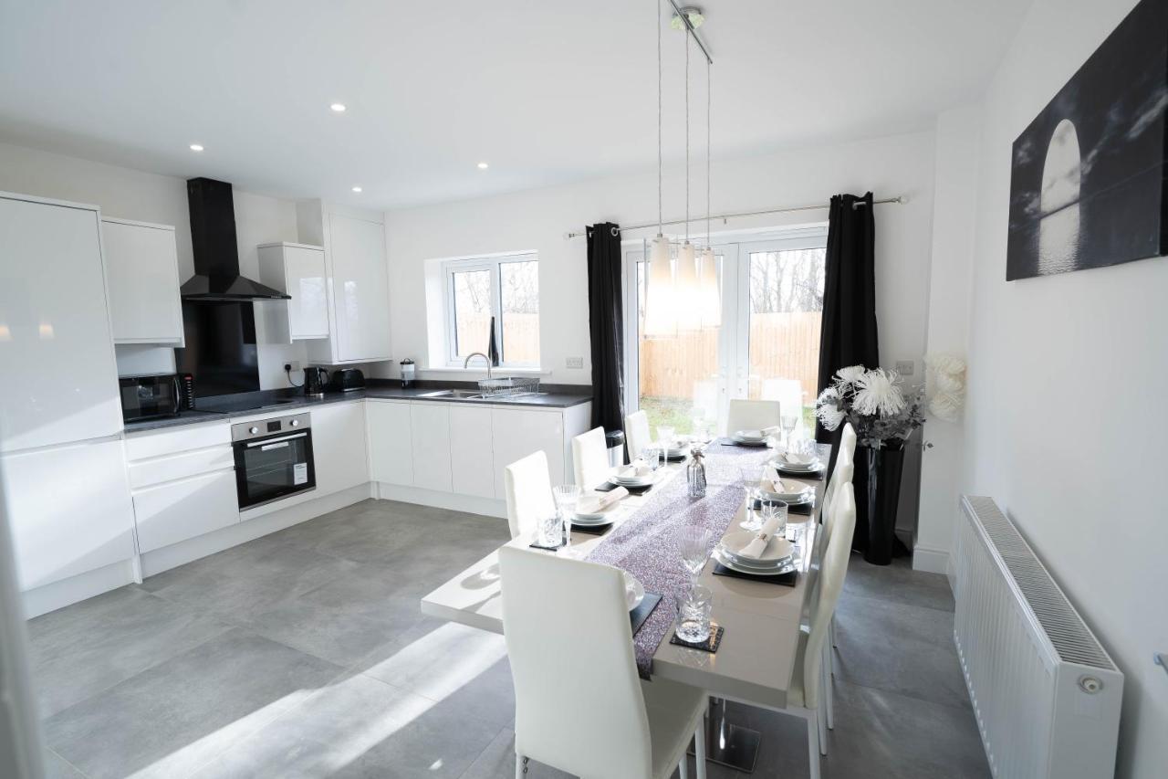 Entire Modern Home With Private Parking For 6/8 Persons Worksop Luaran gambar