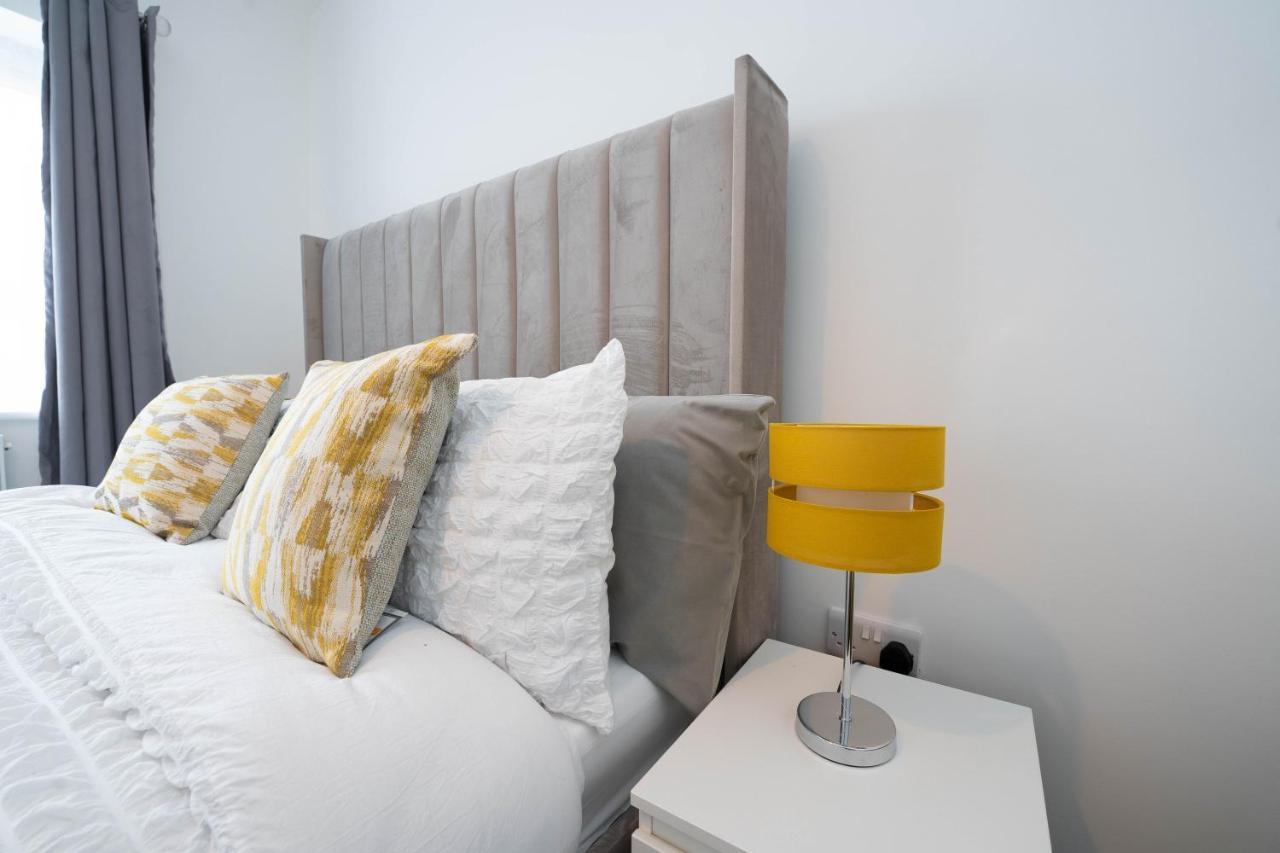 Entire Modern Home With Private Parking For 6/8 Persons Worksop Luaran gambar