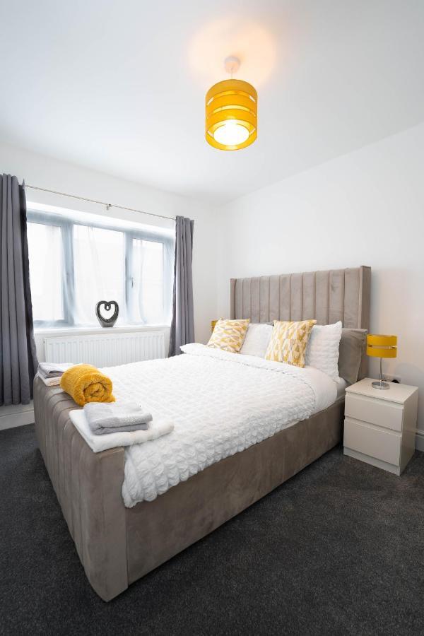 Entire Modern Home With Private Parking For 6/8 Persons Worksop Luaran gambar