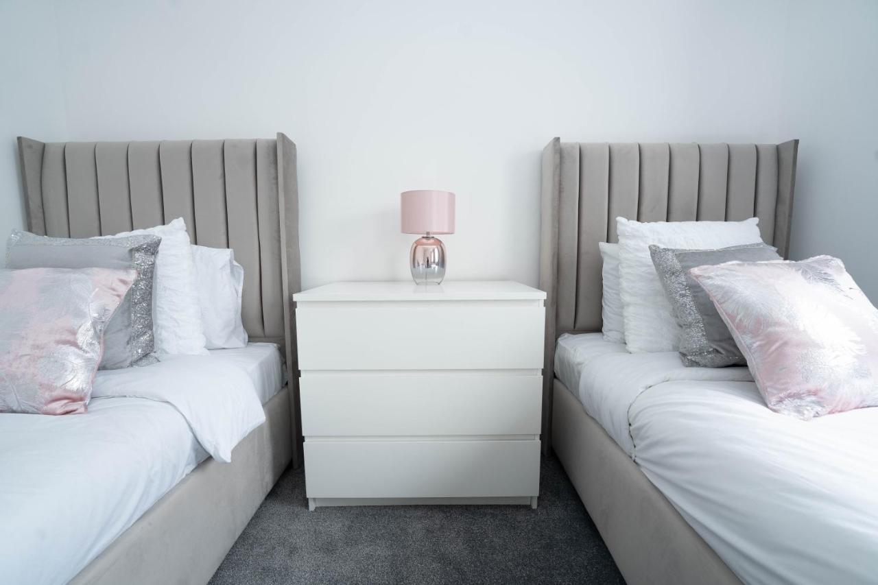 Entire Modern Home With Private Parking For 6/8 Persons Worksop Luaran gambar