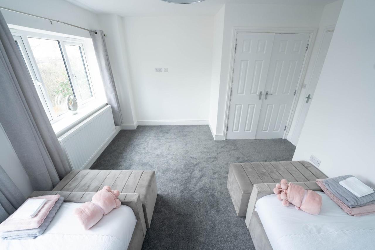 Entire Modern Home With Private Parking For 6/8 Persons Worksop Luaran gambar